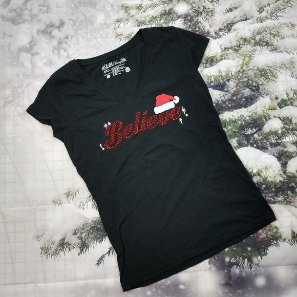 Red Stud "Believe" on Black T-shirt w/ Santa Hat size Juniors Large - Picture 1 of 5